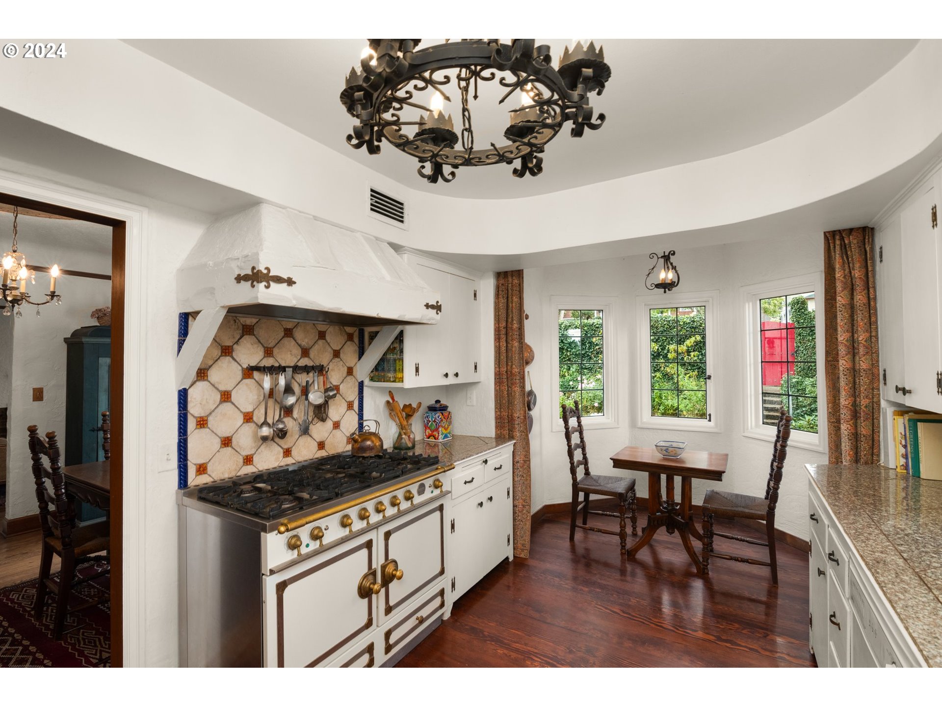 2710 Southwest Troy Street Portland, OR 97219 - Photo 11 of 35 Dining Room
