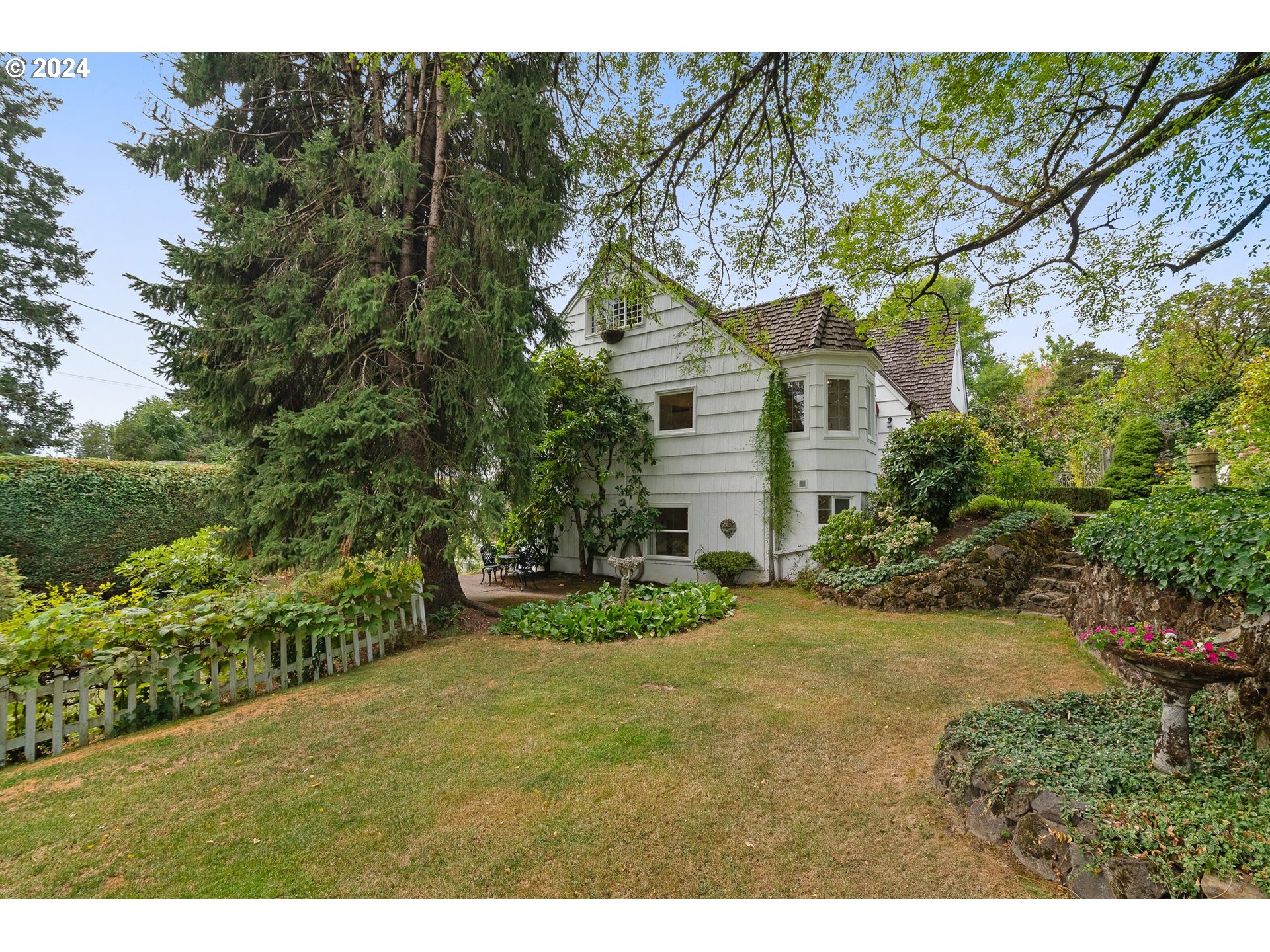 2710 Southwest Troy Street Portland, OR 97219 - Photo 31 of 35 Gallery Image 31
