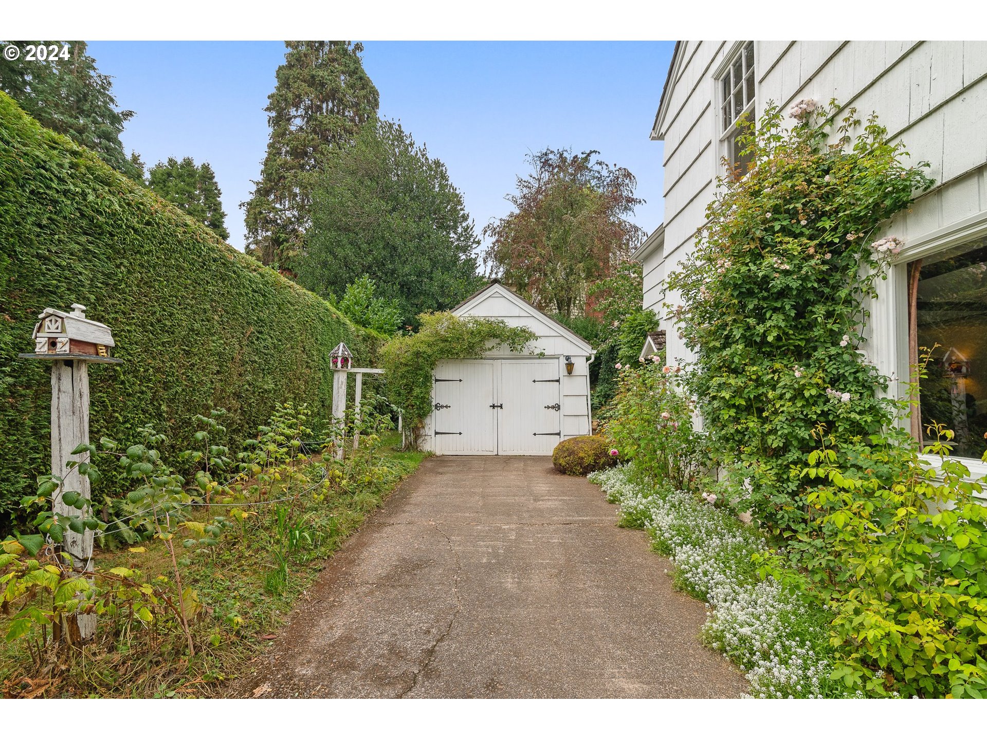 2710 Southwest Troy Street Portland, OR 97219 - Photo 33 of 35 Gallery Image 33