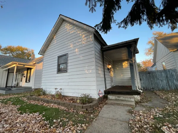 $70,000 | 442 Gilbert Avenue, Terre Haute, IN 47807