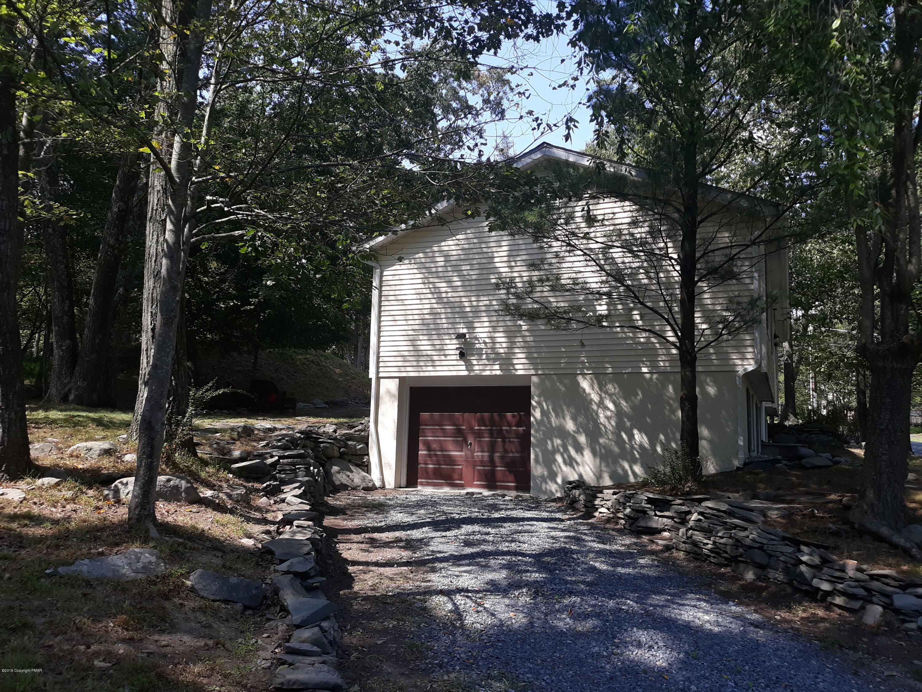 3255 Pine Ridge Drive West Bushkill, PA 18324 - Photo 5 of 45 20190911_132745