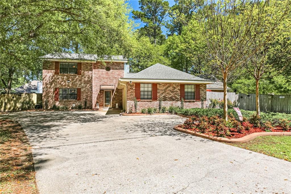 306 Trinity Lane Mandeville, LA 70471 - Photo 2 of 28