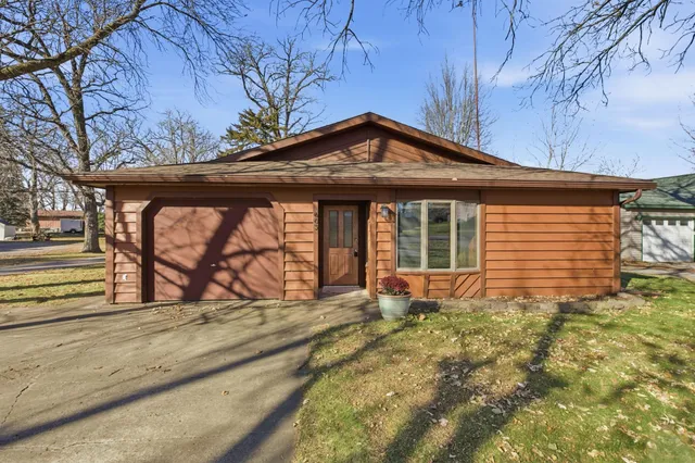 $424,900 | 605 Chinook Avenue Southwest, Avon, MN 56310