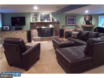 849 Roberts Road Bensalem, PA 19020 - Photo 7 of 12 Family Room