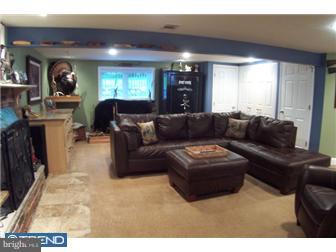 849 Roberts Road Bensalem, PA 19020 - Photo 8 of 12 Family Room