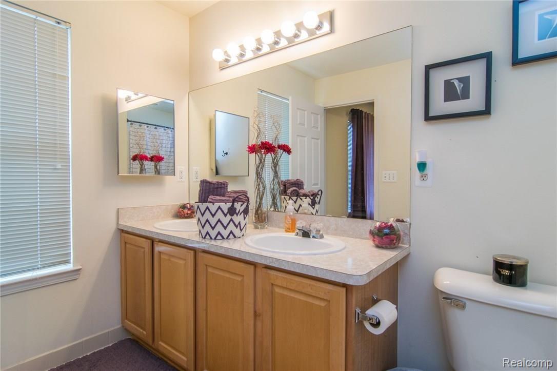 11684 Farmington Road Livonia, MI 48150 - Photo 19 of 35 DSC_2169.jpg
