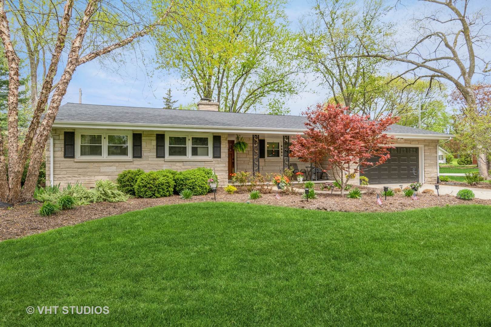 23 Orchard Road Oswego, IL 60543 - Photo 2 of 20 Gallery Image 2