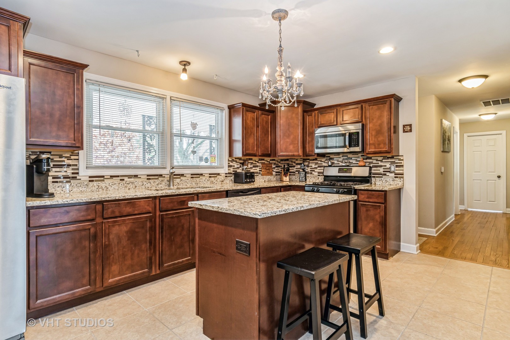 23 Orchard Road Oswego, IL 60543 - Photo 3 of 20 Gallery Image 3