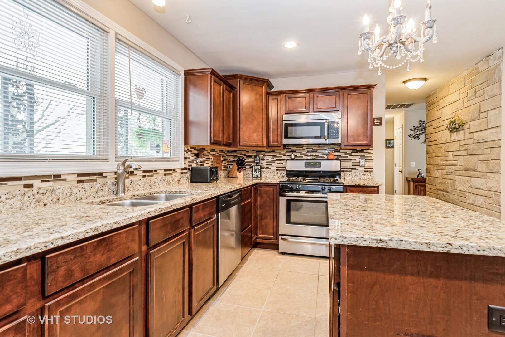 23 Orchard Road Oswego, IL 60543 - Photo 4 of 20 Gallery Image 4