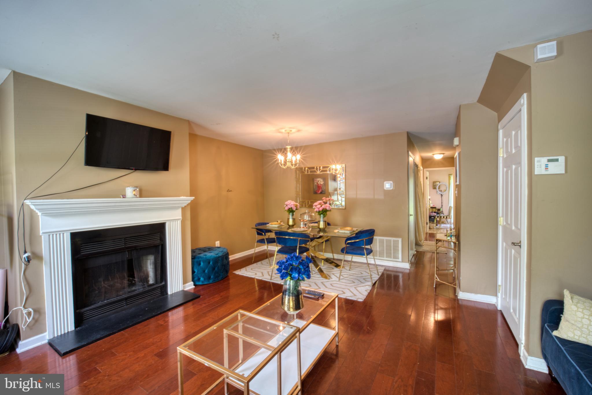 1008 Huntingdon Mews Clementon, NJ 08021 - Photo 4 of 26 Living Room