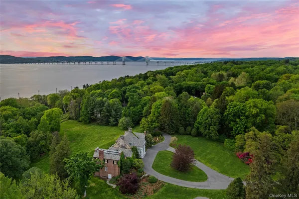 $9,750,000 | 2 Fargo Lane, Irvington, NY 10533