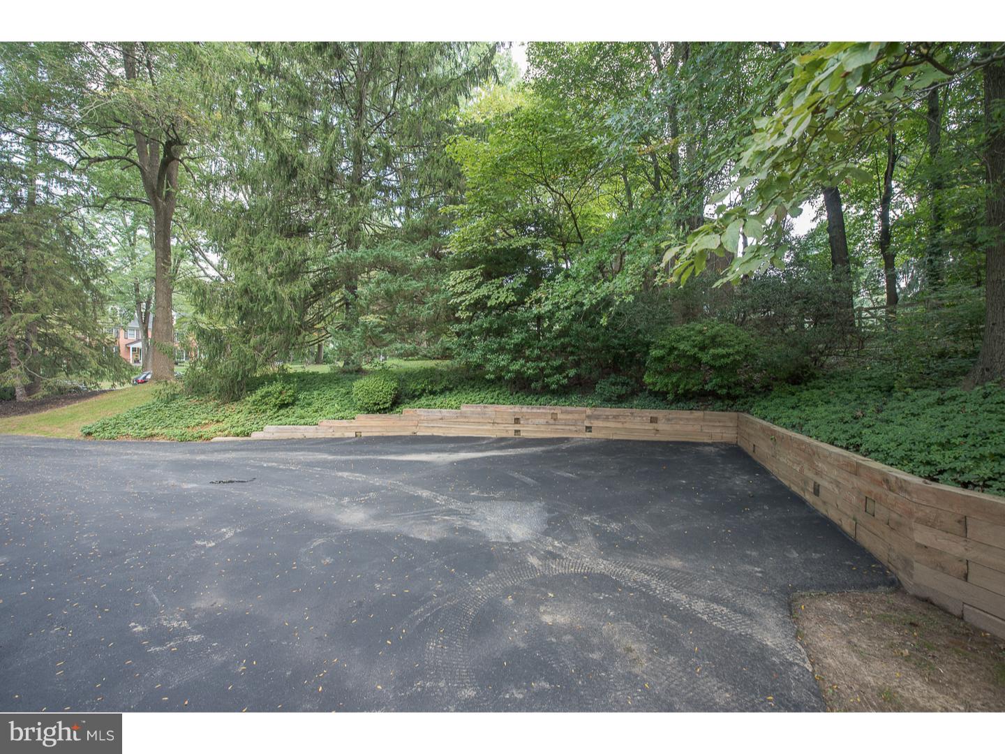 1048 Tenby Road Berwyn, PA 19312 - Photo 7 of 25 Driveway
