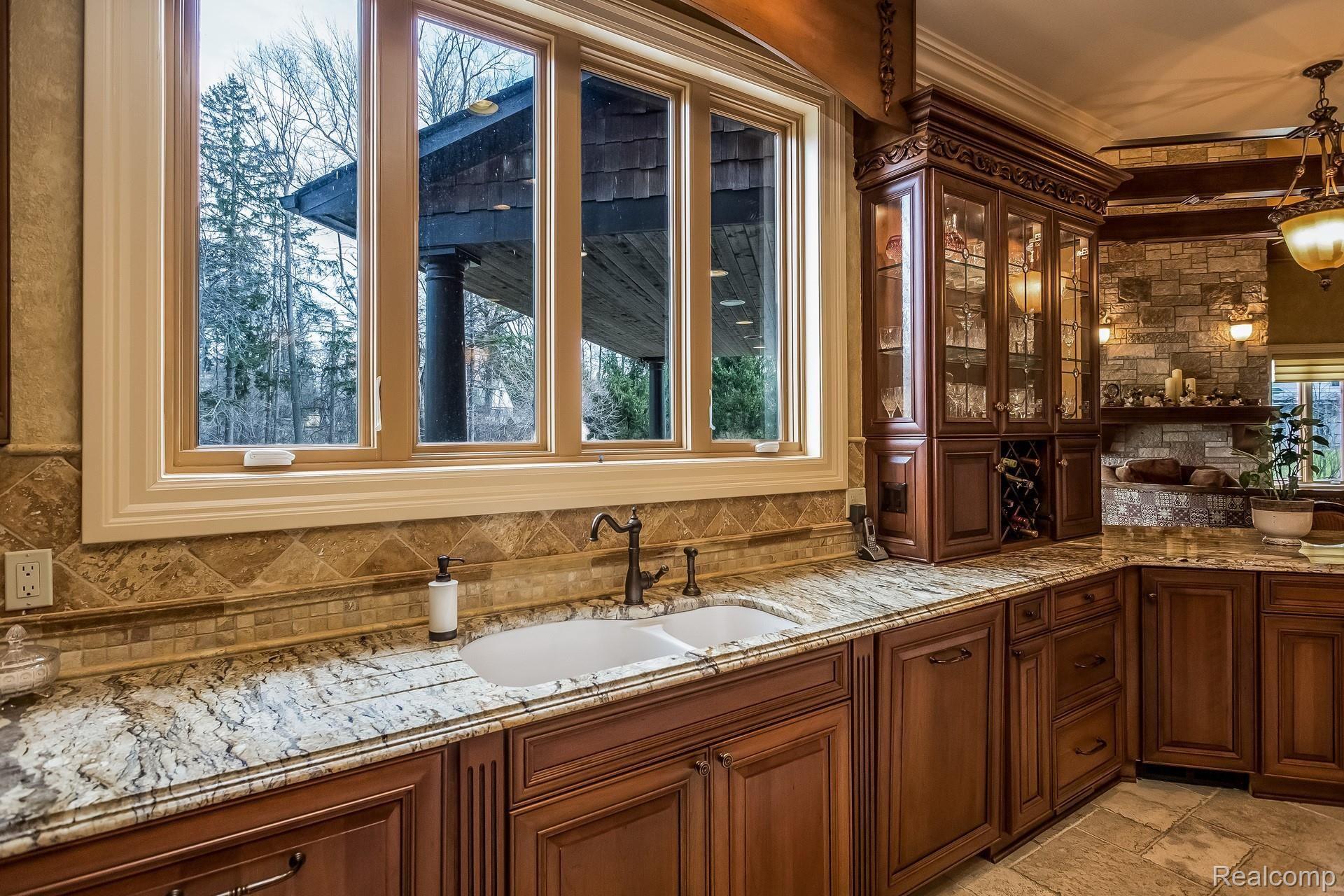 1310 Orchard Ridge Road Bloomfield Hills, MI 48304 - Photo 11 of 52 10 - KITCHEN.jpg
