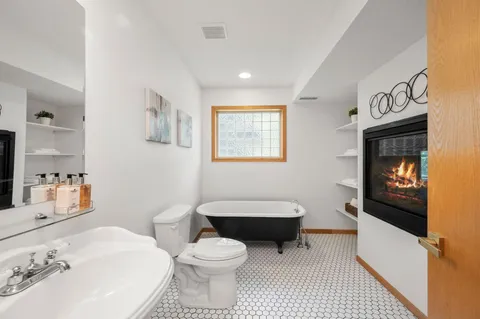 $1,200,000 | 2015 Upton Avenue South, Minneapolis, MN 55405