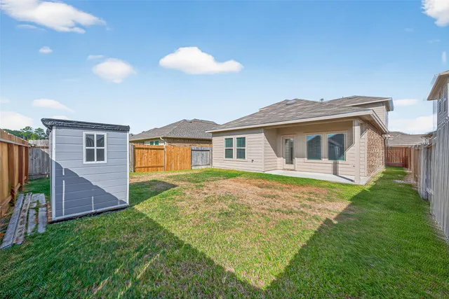 a view of a house with a backyard