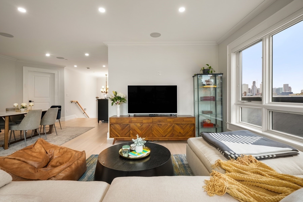53 F Street, Unit 5 Boston, MA 02127 - Photo 5 of 29