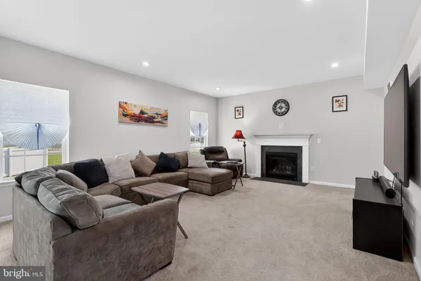 $699,900 | 82 Kingsberry Lane, Woodstown, NJ 08098