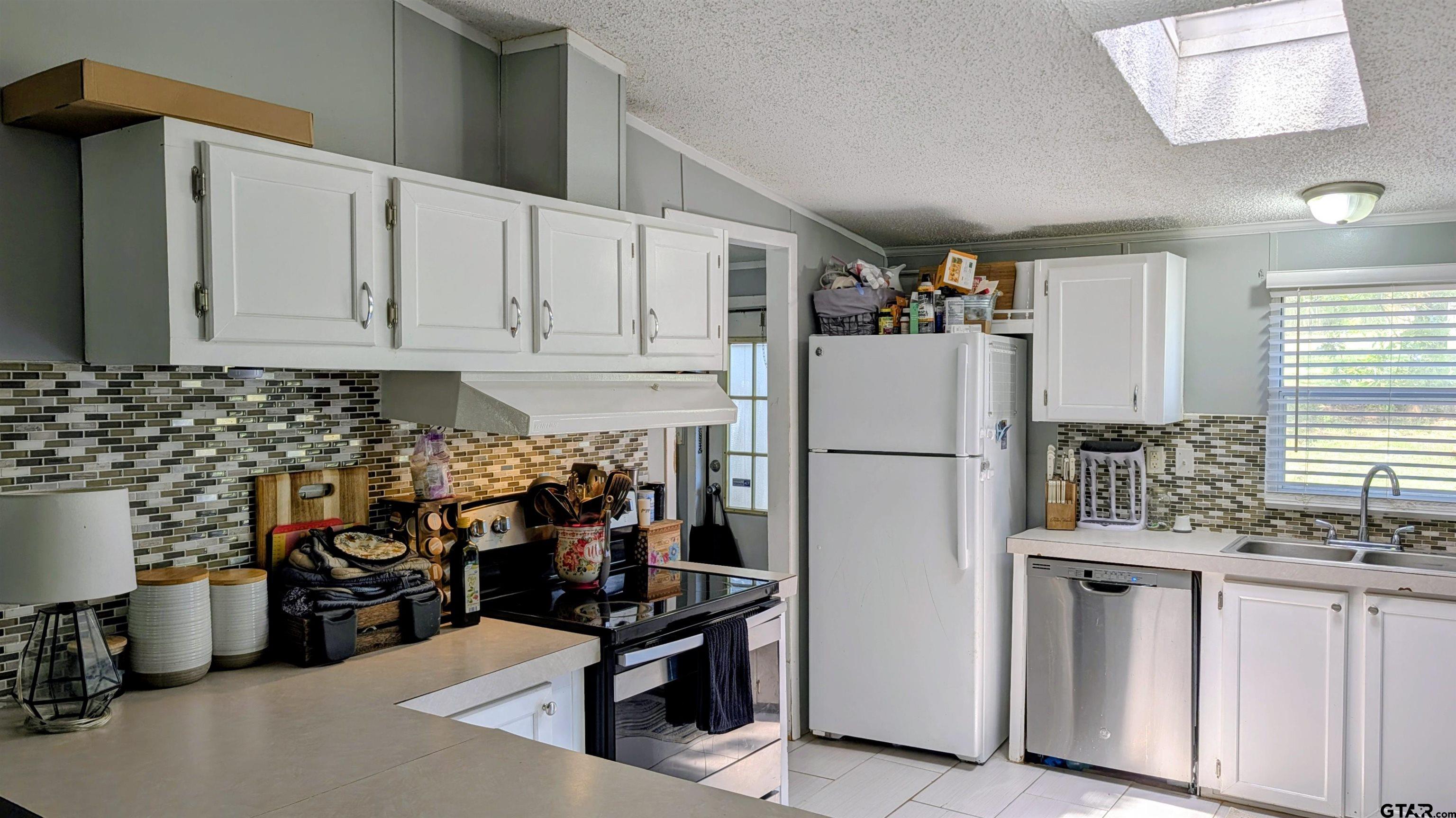 10706 Bourn Drive Tyler, TX 75708 - Photo 3 of 17