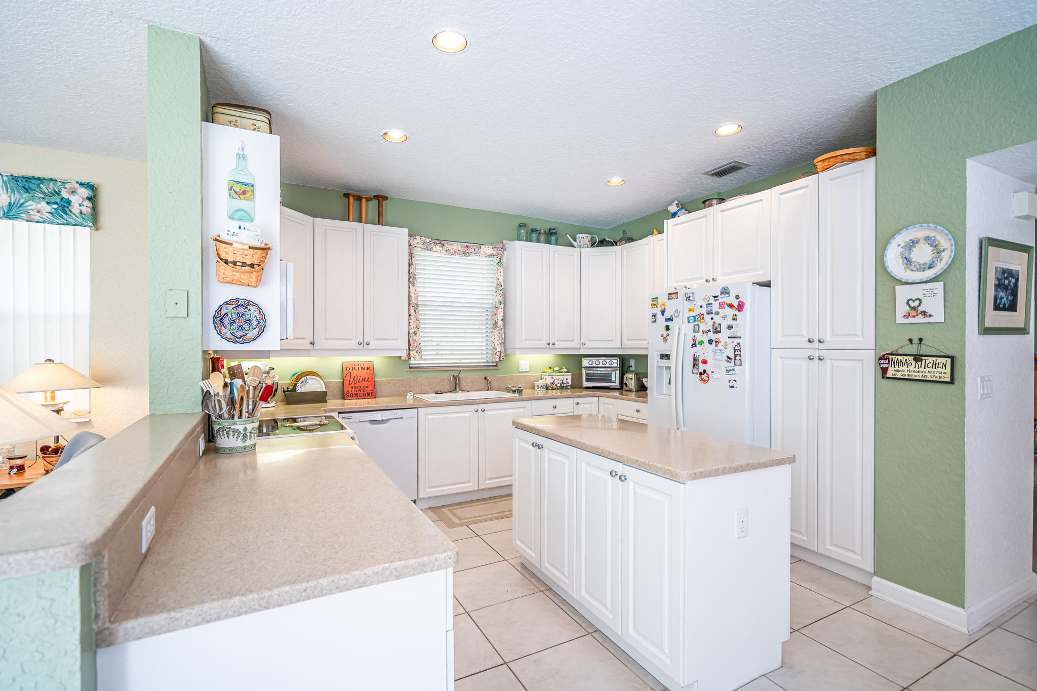 1665 Southwest 2nd Avenue Boca Raton, FL 33432 - Photo 8 of 31 kitchen
