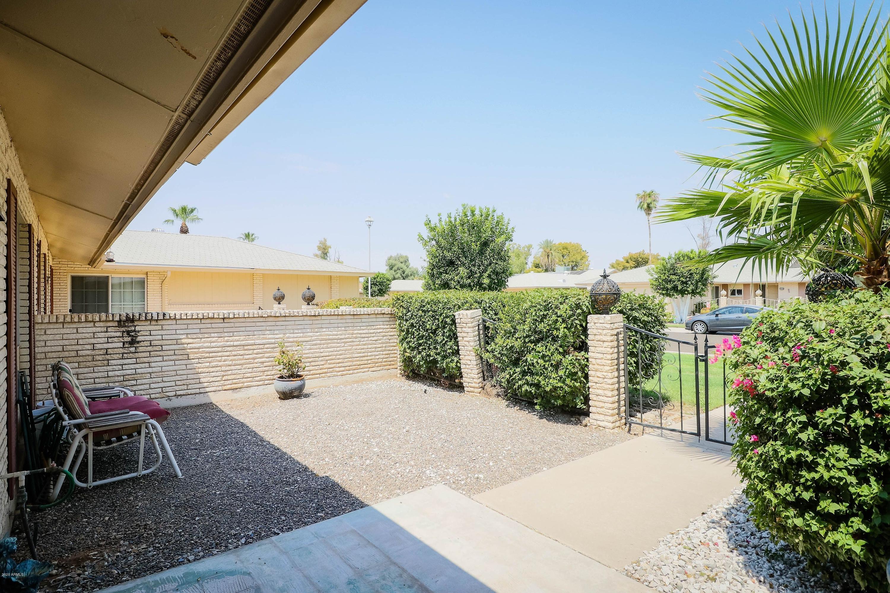 10101 West Mountain View Road Sun City, AZ 85351 - Photo 5 of 37 Private Front Patio