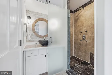 $680,000 | 216 Ascot Place Northeast, Washington, DC 20002