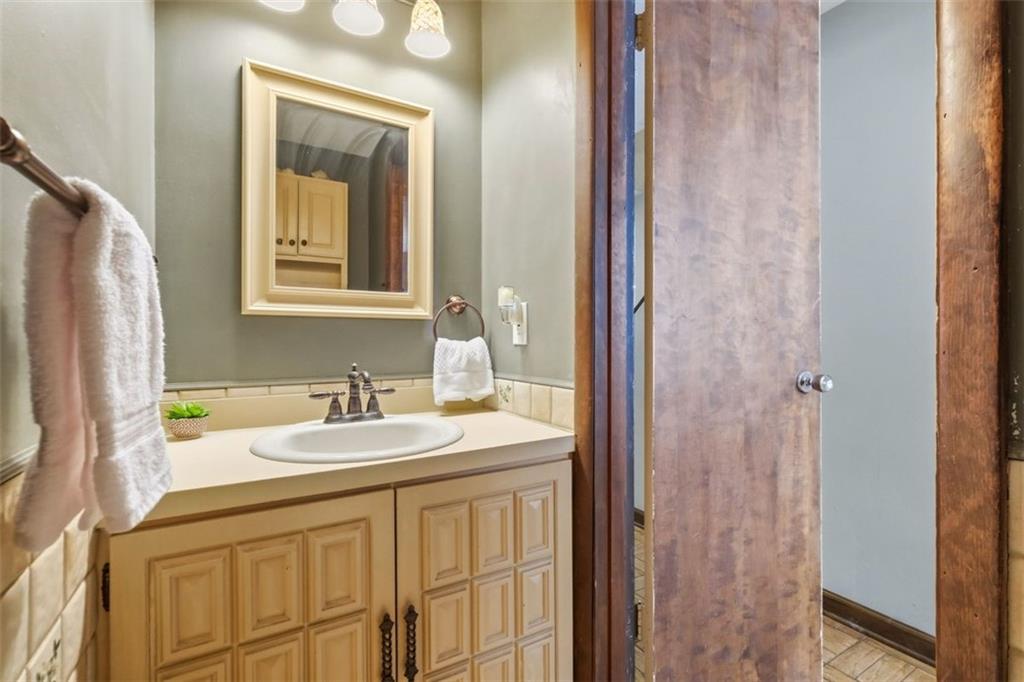 21 West Hillcrest Road Eighty Four, PA 15330 - Photo 30 of 48 Main level Powder Room.