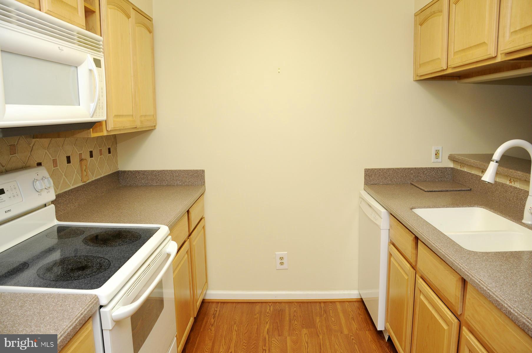 4906 Columbia Road, Unit 8125 Columbia, MD 21044 - Photo 5 of 14 Kitchen