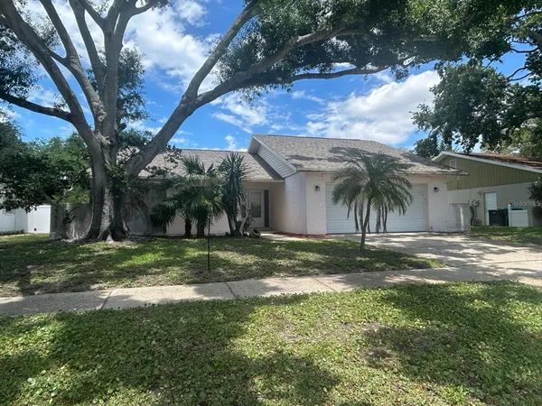 $2,700 | 11997 97th Avenue, Seminole, FL 33772