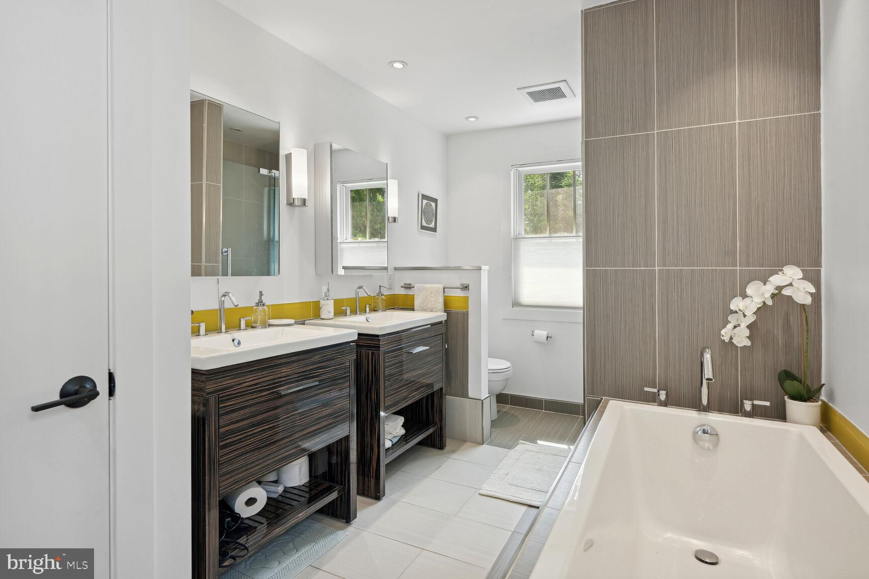 4208 Maple Terrace Chevy Chase, MD 20815 - Photo 13 of 27 Powder room