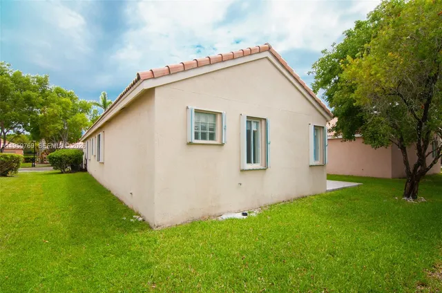 $4,300 | 4420 Dogwood Circle, Unit 4420, Weston, FL 33331