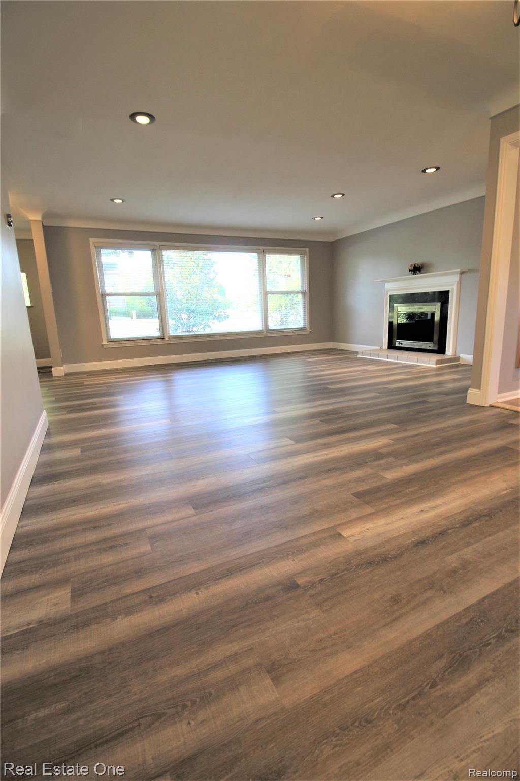 4005 Normandy Road Royal Oak, MI 48073 - Photo 3 of 18 IMG_0807.JPG