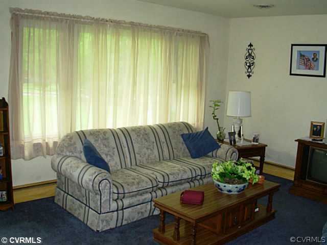6206 La France Road Sandston, VA 23150 - Photo 3 of 12 Den/Family/Great Room