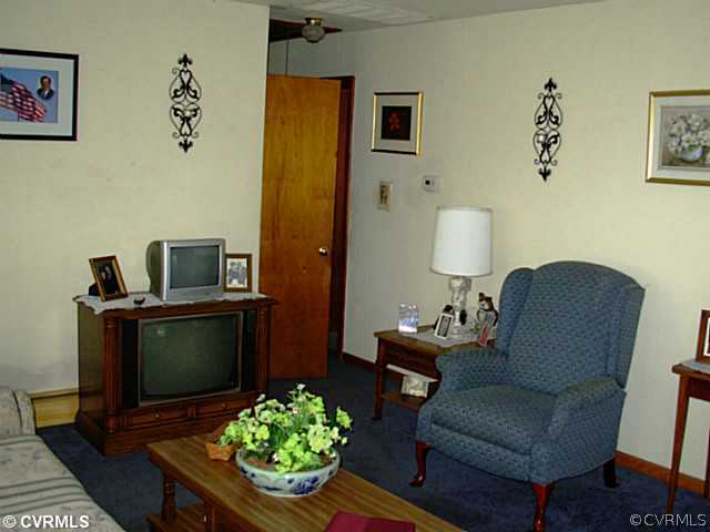 6206 La France Road Sandston, VA 23150 - Photo 4 of 12 Den/Family/Great Room