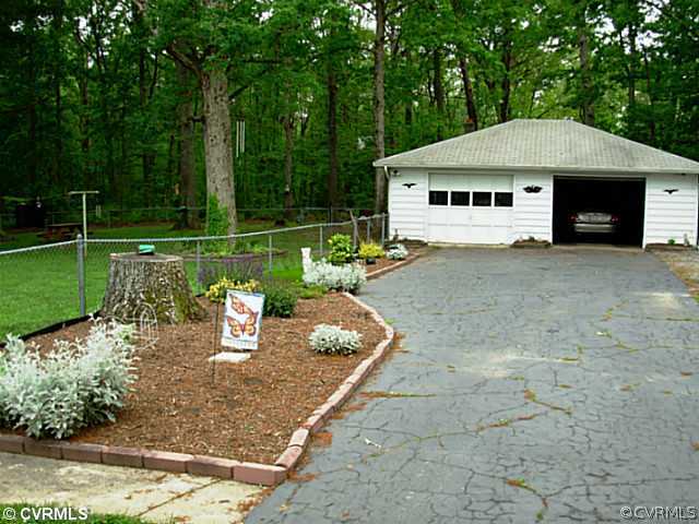 6206 La France Road Sandston, VA 23150 - Photo 7 of 12 Parking Lot/Garage