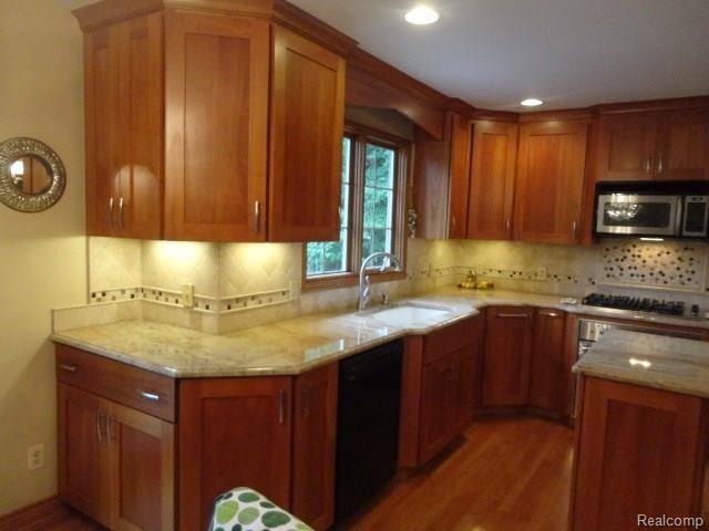 9208 Lake Road Grosse Ile, MI 48138 - Photo 8 of 16 11.jpg