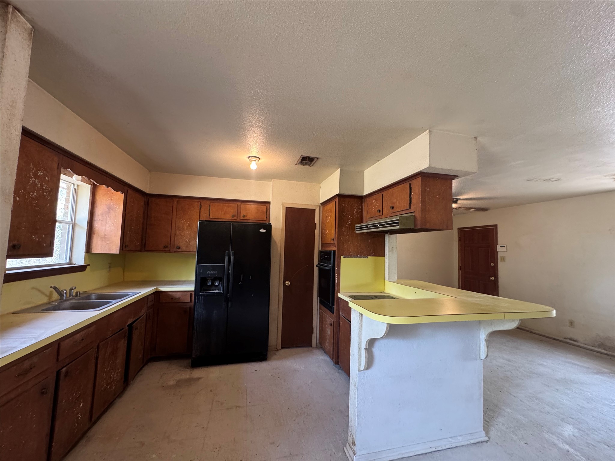 317 Bob Wills Road Livingston, TX 77351 - Photo 7 of 24 a kitchen with stainless steel appliances a refrigerator and a sink