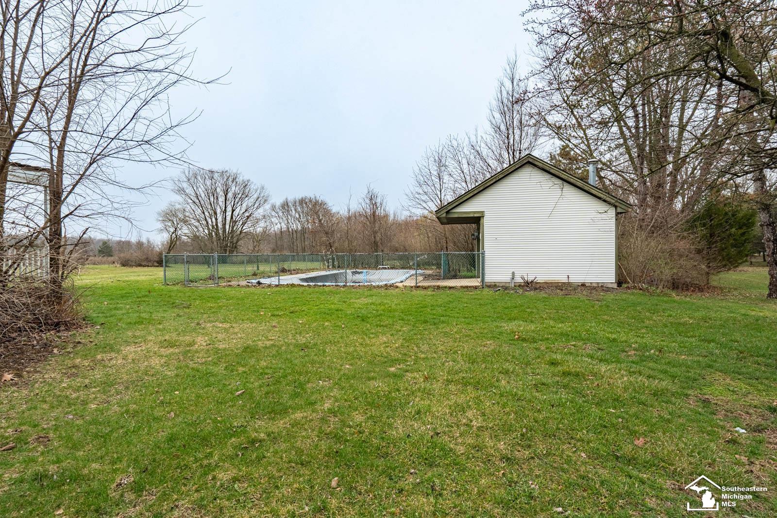 11763 Grafton Road Carleton, MI 48117 - Photo 33 of 38