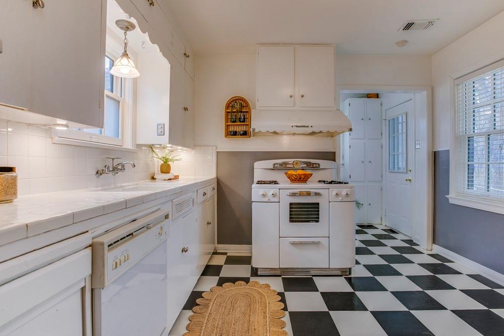 2519 West 10th Street Dallas, TX 75211 - Photo 16 of 40