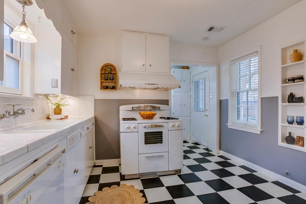 2519 West 10th Street Dallas, TX 75211 - Photo 17 of 40