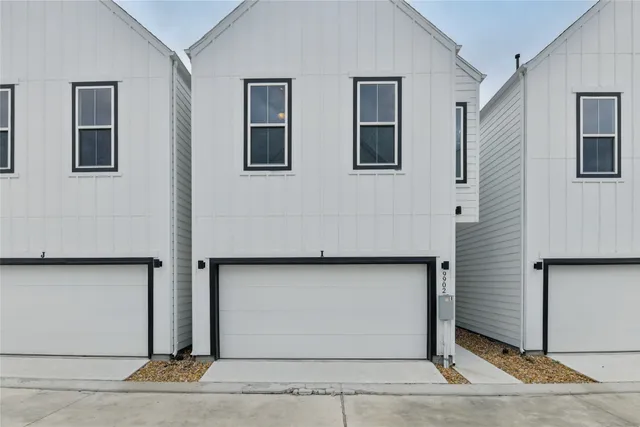 $2,100 | 9902 Clark Road, Unit I, Houston, TX 77076