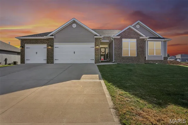 $488,000 | 8446 Herrick Park Drive, Troy, IL 62294