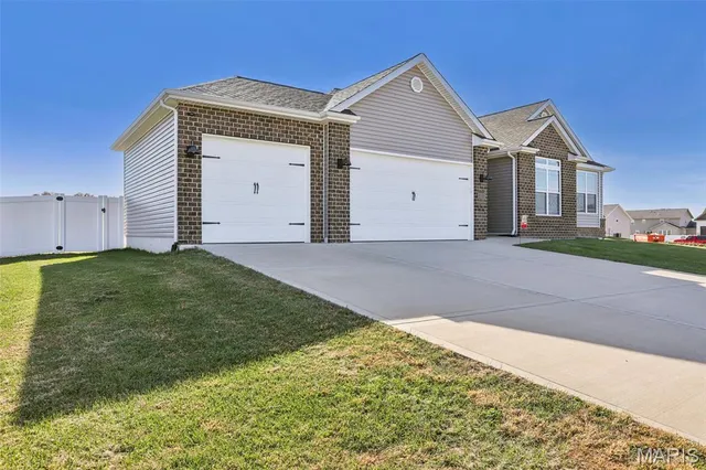 $488,000 | 8446 Herrick Park Drive, Troy, IL 62294