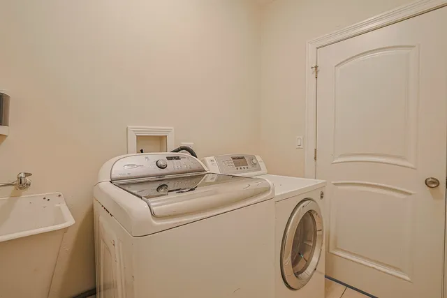 $789,000 | 200 Ahmed Court, Glendale Heights, IL 60139