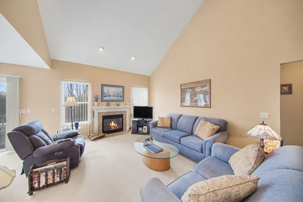 $320,000 | 2672 Ambassador Drive, Ypsilanti, MI 48198