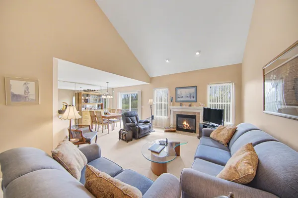 $320,000 | 2672 Ambassador Drive, Ypsilanti, MI 48198