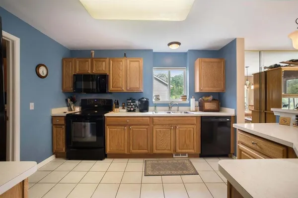 $320,000 | 2672 Ambassador Drive, Ypsilanti, MI 48198