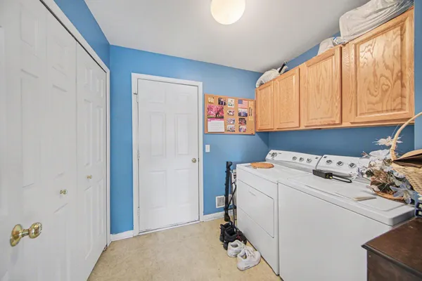 $320,000 | 2672 Ambassador Drive, Ypsilanti, MI 48198