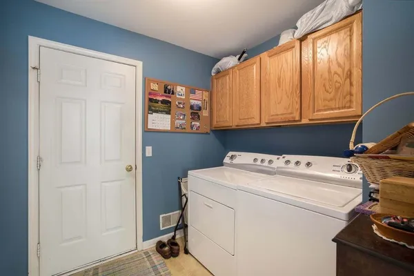 $320,000 | 2672 Ambassador Drive, Ypsilanti, MI 48198