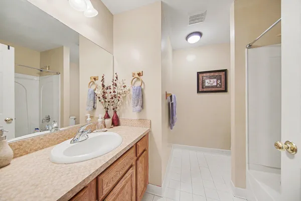 $320,000 | 2672 Ambassador Drive, Ypsilanti, MI 48198