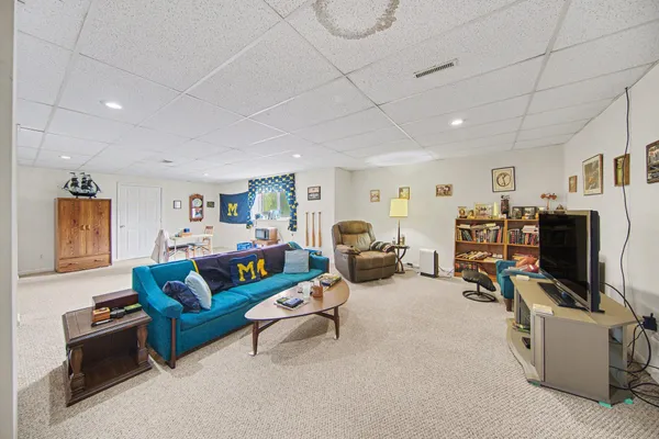 $320,000 | 2672 Ambassador Drive, Ypsilanti, MI 48198